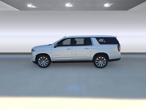 Used 2021 Chevrolet Suburban Premier w/ Premium Package image 2