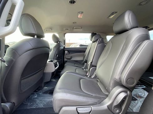 New 2026 Kia Carnival FWD image 25