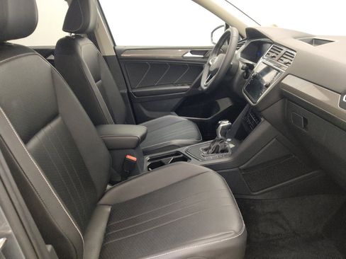 Used 2022 Volkswagen Tiguan SE FWD image 21