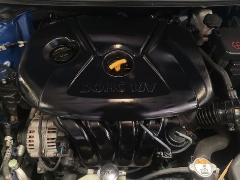 Used 2015 Hyundai Elantra SE image 30