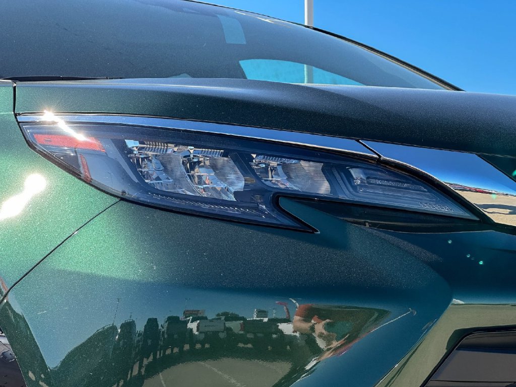 New 2026 Toyota Sienna XLE FWD image 3