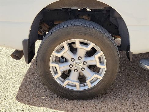 Used 2019 Nissan Titan SV w/ SV Convenience Package image 14