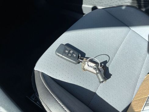 Used 2025 Volkswagen Jetta SE image 22