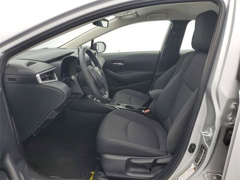 Used 2021 Toyota Corolla LE image 18