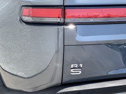 Used 2024 Rivian R1S Adventure AWD/4WD image 27