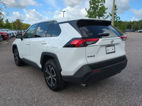 Used 2022 Toyota RAV4 LE FWD image 4