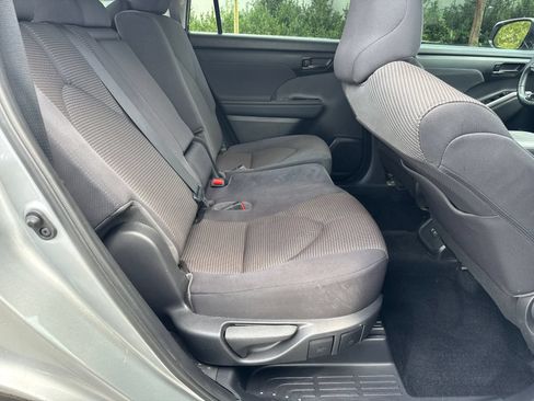 Used 2021 Toyota Highlander LE FWD image 15