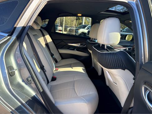 Used 2015 INFINITI Q70 3.7 w/ Sport Package image 16