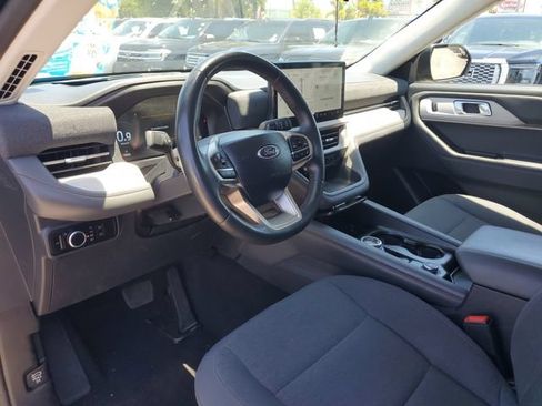 Used 2025 Ford Explorer Active RWD image 18
