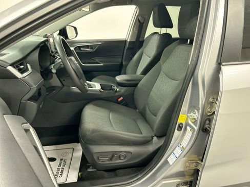 Used 2021 Toyota RAV4 XLE image 9