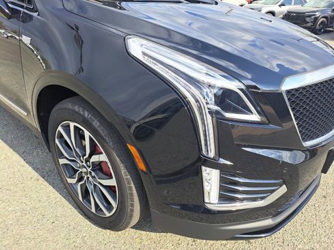Certified 2022 Cadillac XT5 Sportv w/ LPO, ONYX Package image 14