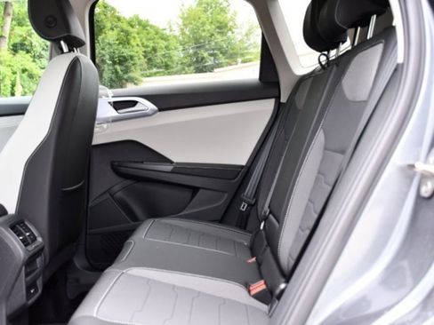 New 2025 Volkswagen Taos SE image 18