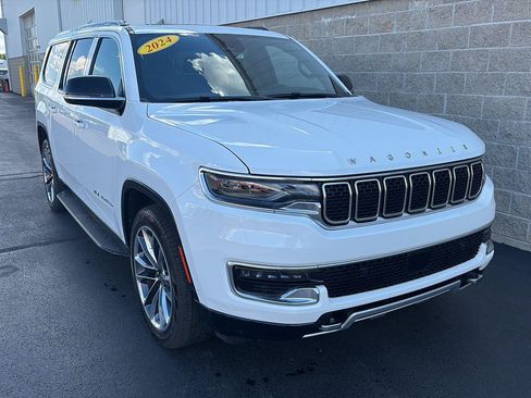 Used 2024 Jeep Wagoneer L Series II w/ Premium Group I AWD/4WD image 2