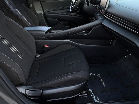 Certified 2025 Hyundai Elantra SEL FWD image 18