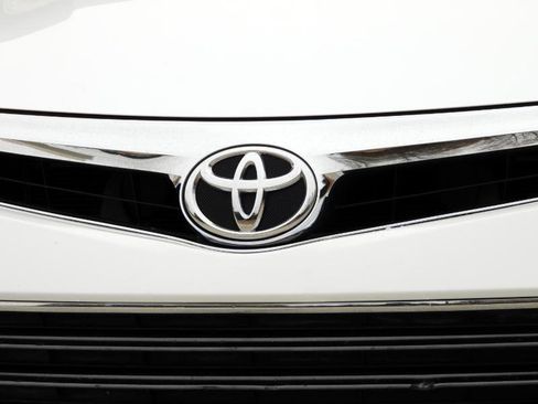 Used 2013 Toyota Avalon XLE image 4