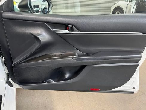 Used 2023 Toyota Camry SE FWD image 11