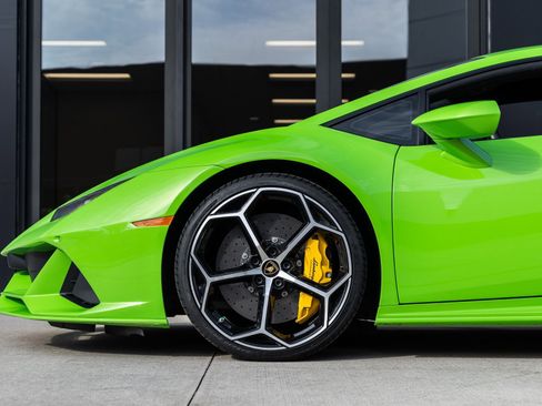 Used 2020 Lamborghini Huracan EVO image 11