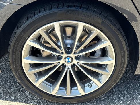Used 2022 BMW 530i w/ Convenience Package RWD image 17