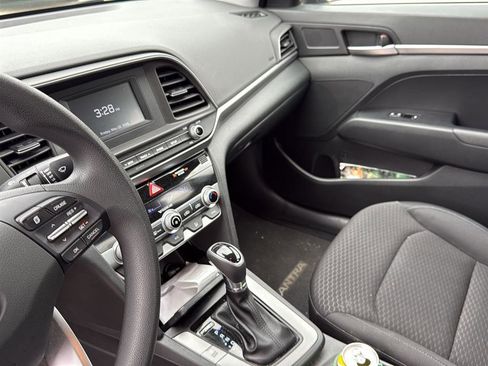Used 2020 Hyundai Elantra SE w/ Cargo Package (C1) FWD image 11
