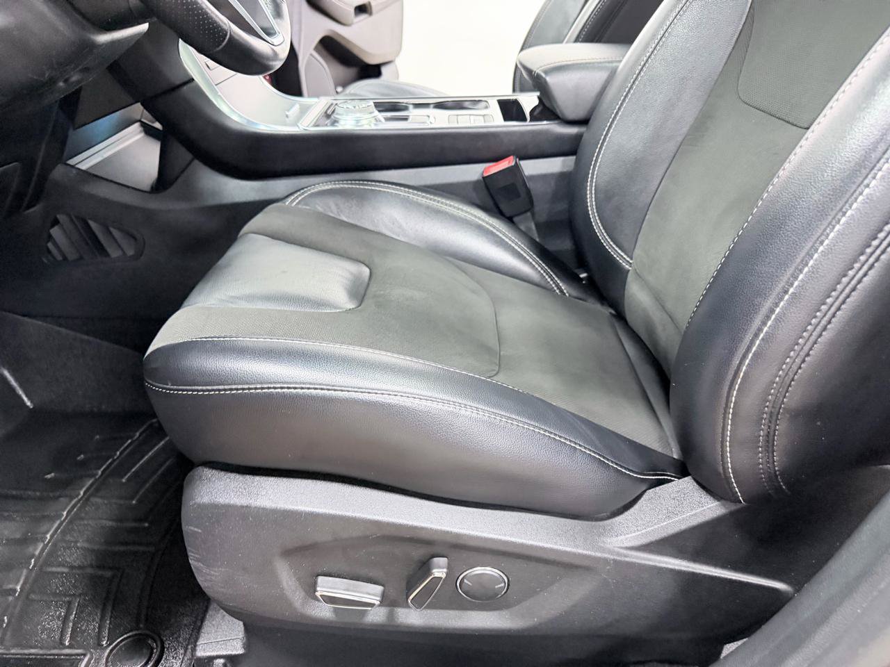 Used 2019 Ford Edge ST w/ Equipment Group 401A AWD/4WD image 34