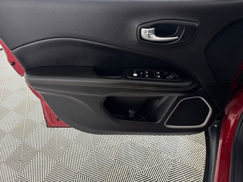 Used 2018 Jeep Compass Latitude w/ Popular Equipment Group image 10