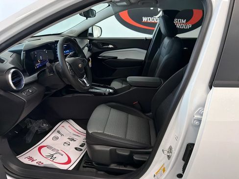 New 2026 Chevrolet Trax LT w/ LT Convenience Package FWD image 9