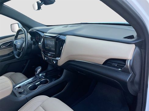 Used 2023 Chevrolet Traverse Premier image 31