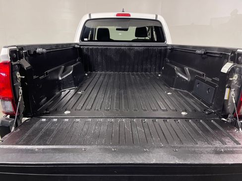 Certified 2020 Toyota Tacoma SR AWD/4WD image 10