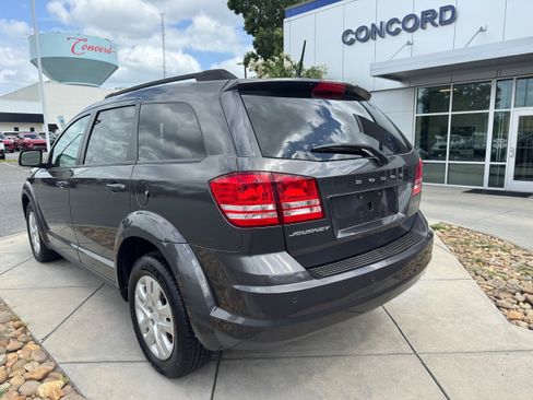 Used 2020 Dodge Journey SE FWD image 8
