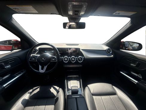 Used 2021 Mercedes-Benz GLA 250 4MATIC w/ Premium Package image 11