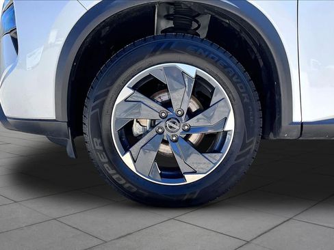 Used 2024 Nissan Rogue SV AWD/4WD image 11