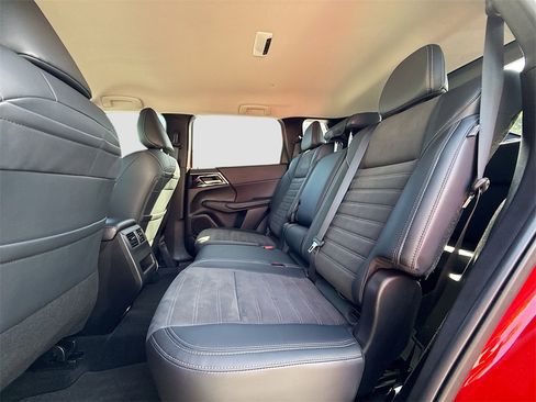 Used 2024 Mitsubishi Outlander SE image 26