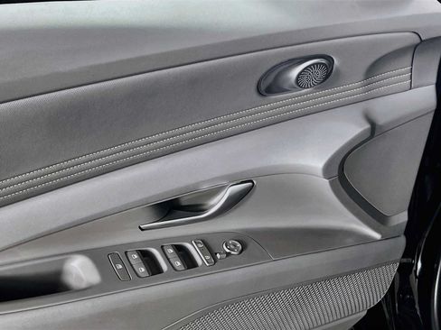 Certified 2025 Hyundai Elantra Sport FWD image 18