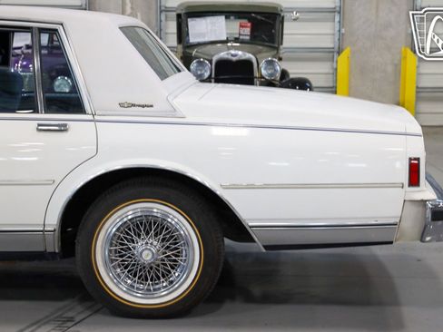 Used 1989 Chevrolet Caprice Classic Brougham image 19