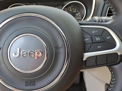 Used 2019 Jeep Compass Latitude FWD image 19