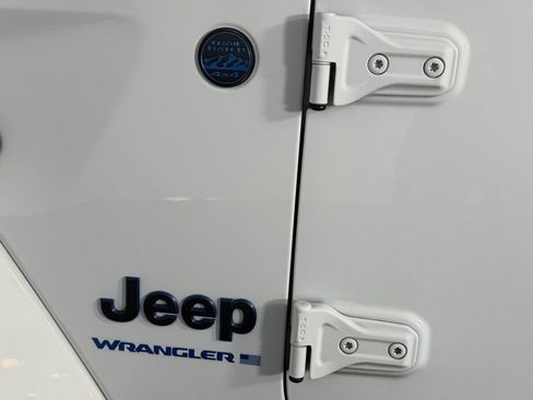 Used 2024 Jeep Wrangler Unlimited AWD/4WD image 11