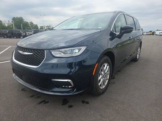 Used 2023 Chrysler Pacifica Touring-L FWD video 2