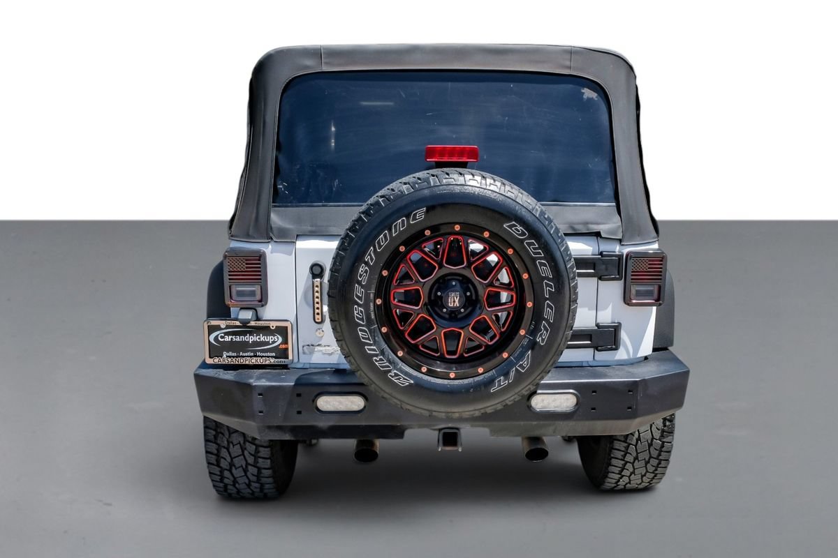 Used 2016 Jeep Wrangler Unlimited Sahara w/ Connectivity Group AWD/4WD image 55
