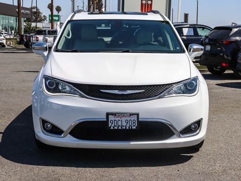 Used 2019 Chrysler Pacifica Limited FWD image 2