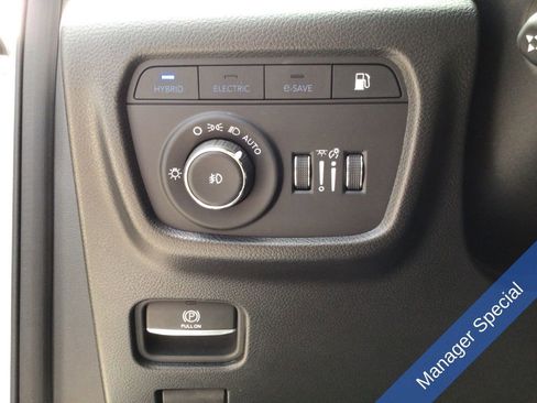 Used 2024 Jeep Grand Cherokee Overland w/ Luxury Tech Group IV AWD/4WD image 26