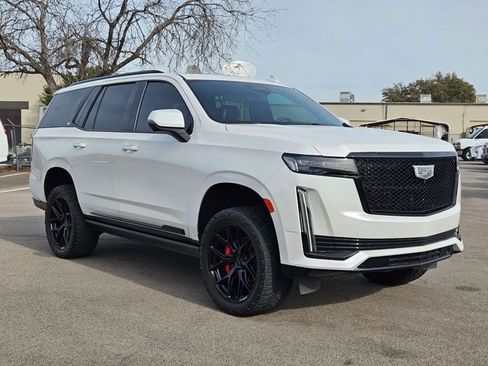 Used 2023 Cadillac Escalade Sport Platinum w/ LPO, ONYX Package image 3