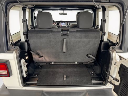 Used 2022 Jeep Wrangler Sport AWD/4WD image 28