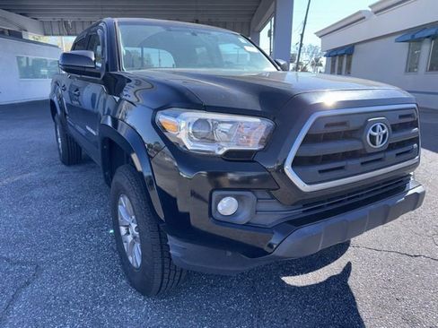 Used 2017 Toyota Tacoma SR5 w/ Tow Package image 3
