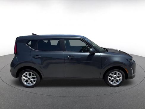 Used 2025 Kia Soul LX w/ LX Technology Package FWD image 16