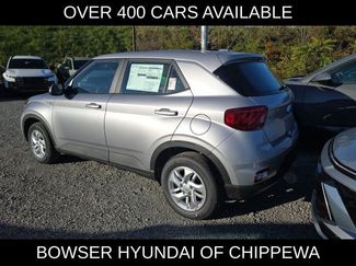 New 2026 Hyundai Venue SE video 3