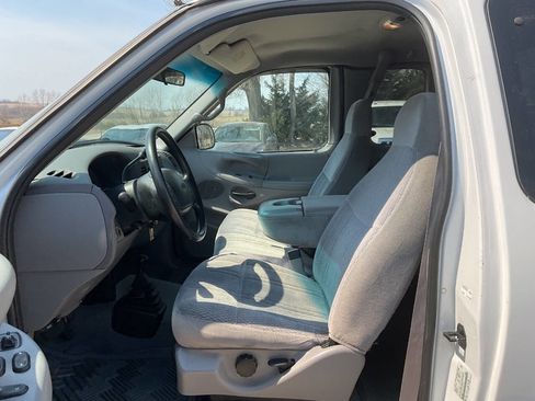 Used 1998 Ford F150 XLT image 12