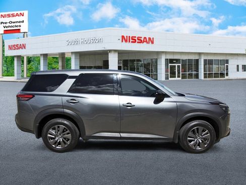Used 2023 Nissan Pathfinder S image 5