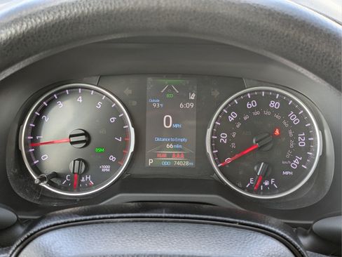 Used 2021 Toyota RAV4 XLE FWD image 31