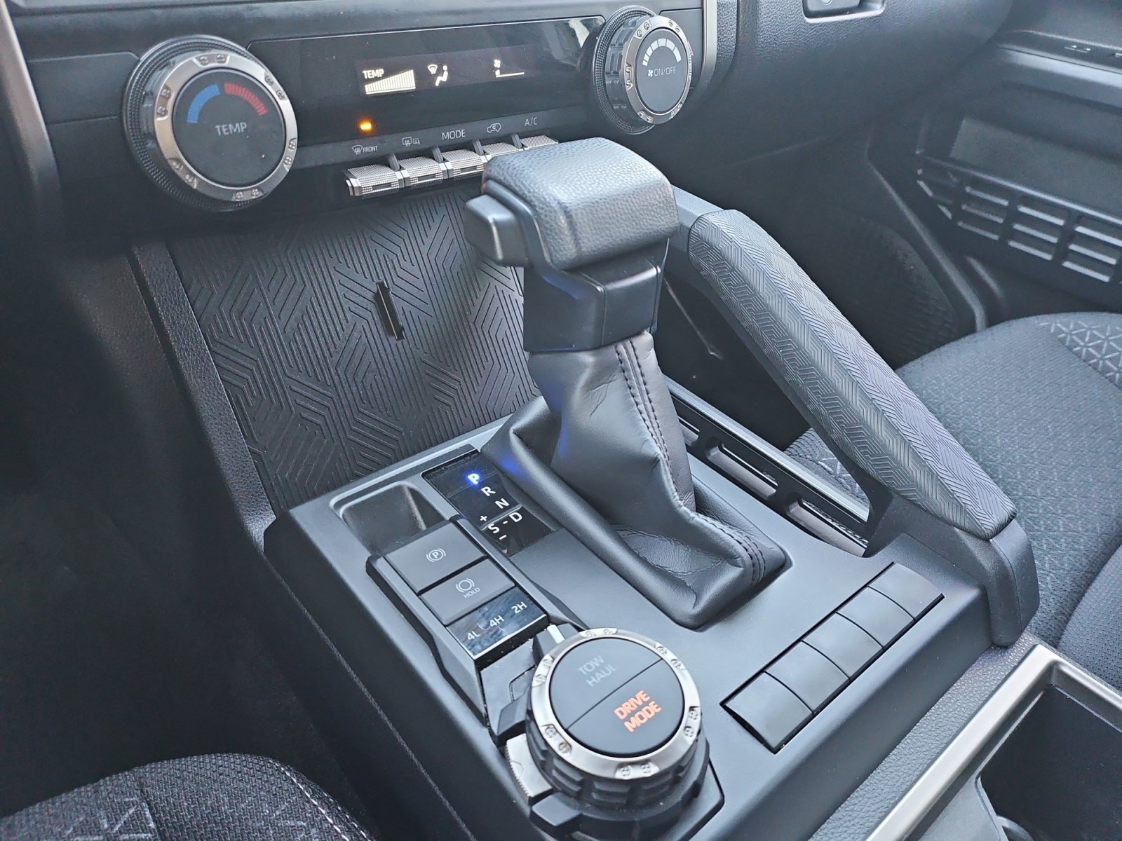 Used 2025 Toyota 4Runner SR5 AWD/4WD image 32