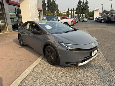 Certified 2025 Toyota Prius Plug-In Hybrid FWD image 10